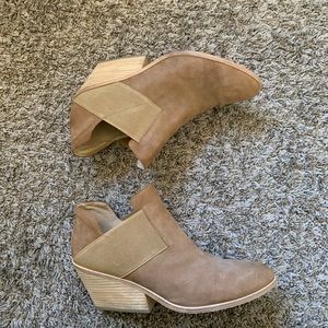 Eileen Fisher tan bootie Vero Cuoio size 11